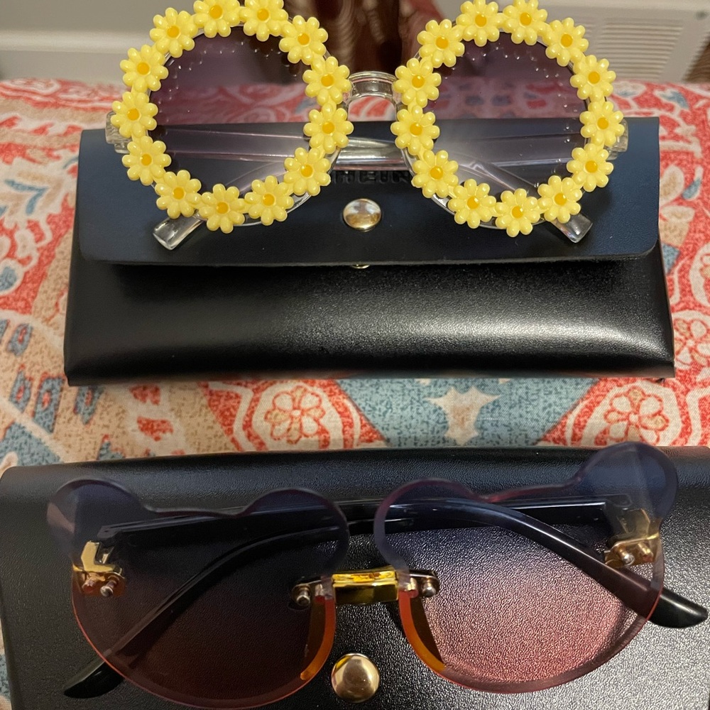 NWOT Cute youth sunglasses
